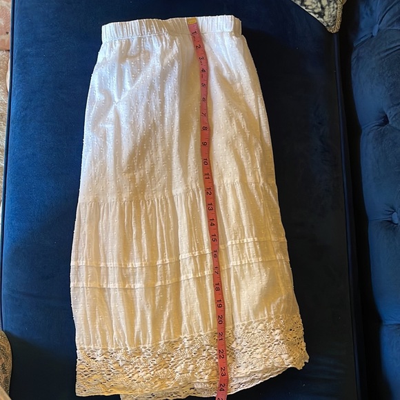 Beautiful and Ultra Feminine White Swiss Dot With Crochet Hem Skirt Size XL - Picture 7 of 7